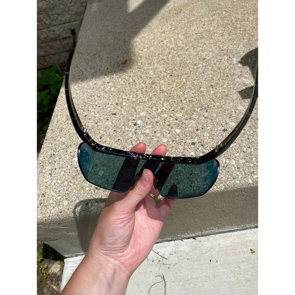 1980s Retro Neon Paint Splatter Wrap Shield Sunglasses Red Mirrored Lens Rave